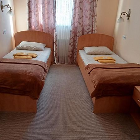 Hostel Iskra Lviv Dış mekan fotoğraf